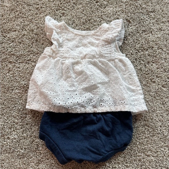 Cat & Jack 2-Piece Eyelet Top and Bloomer short Set outfit– Size 3-6 Months - Picture 2 of 11